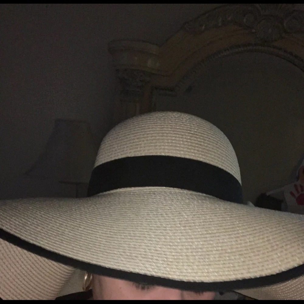 Beach hat - Picture 2 of 2